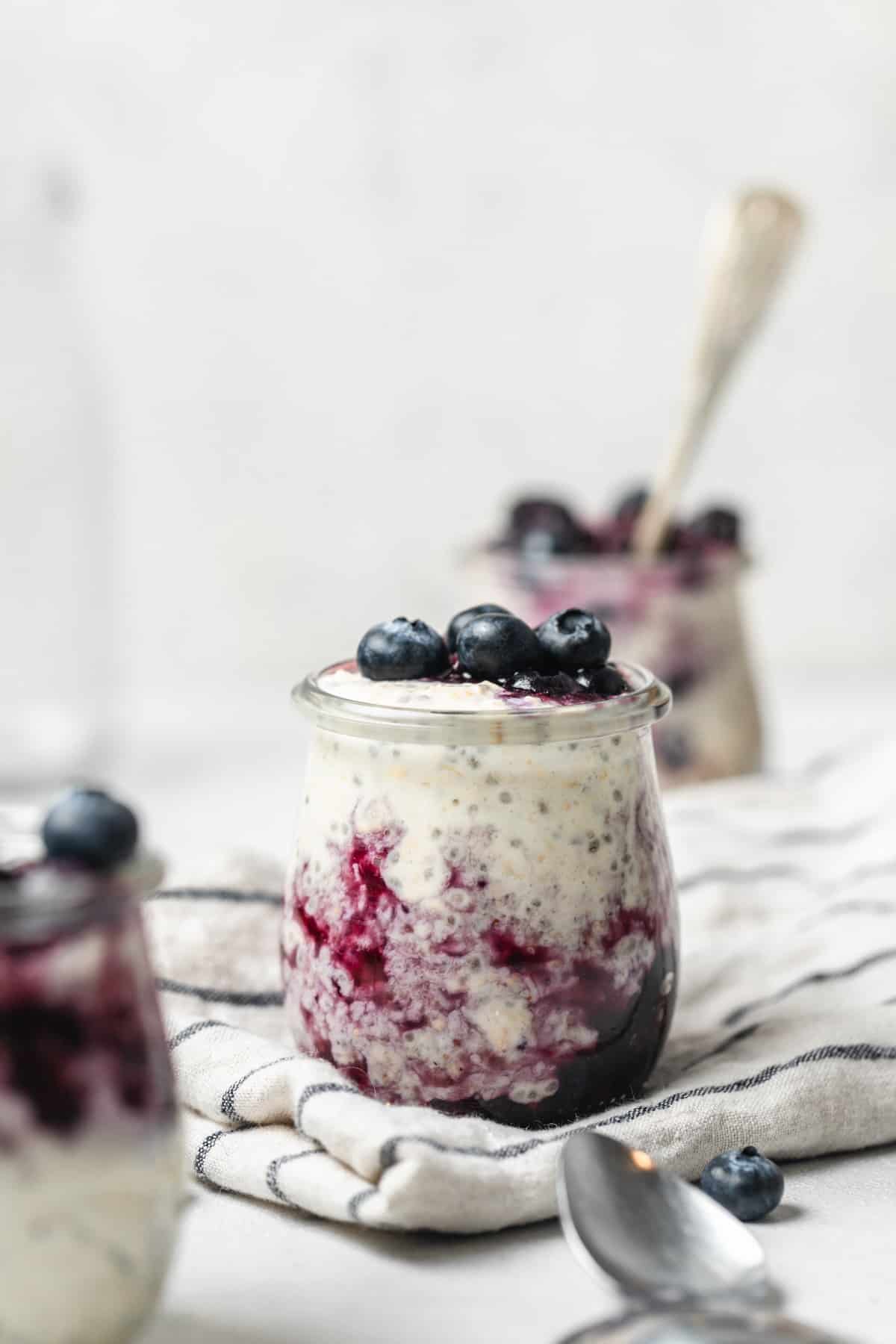 Blueberry Cheesecake Overnight Oats (1)