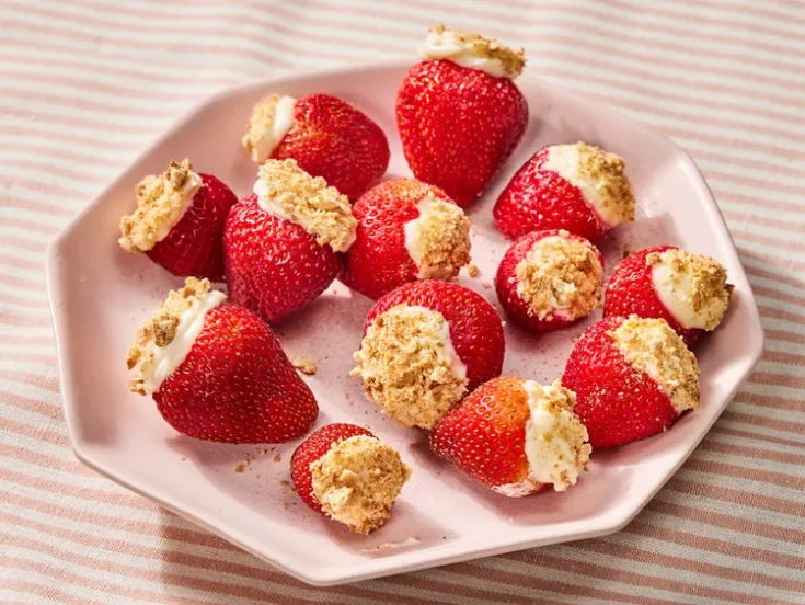 Cheesecake Stuffed Strawberries (2)