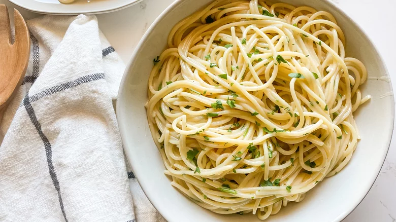 Garlic Butter Noodles Recipe (1)