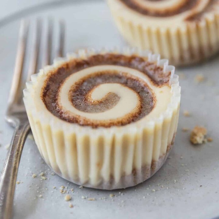 Mini Cinnamon Roll Cheesecakes (1)