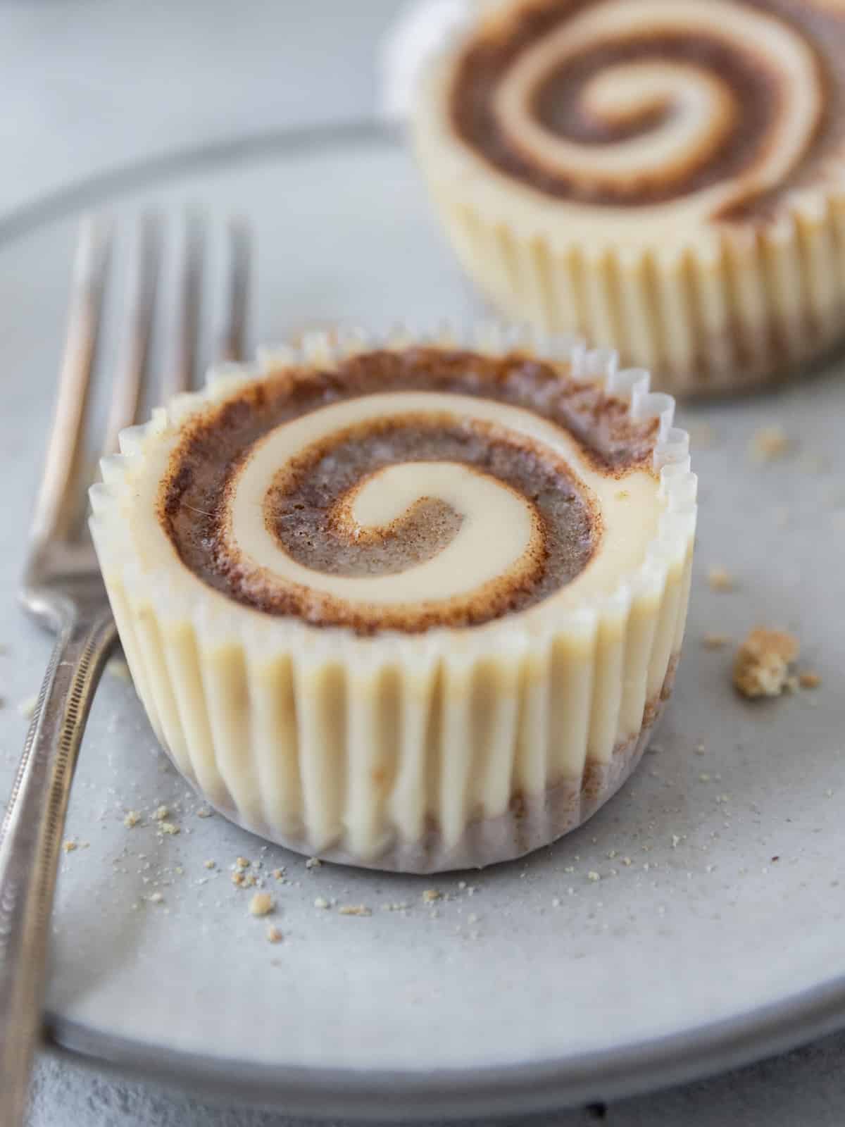 Mini Cinnamon Roll Cheesecakes (1)