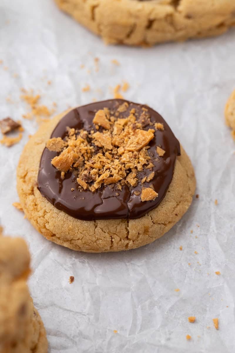 Peanut Butter Butterfinger Cookies (1)