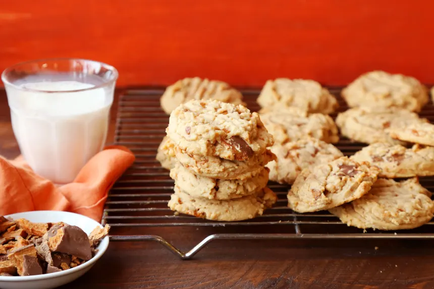 Peanut Butter Butterfinger Cookies (1)