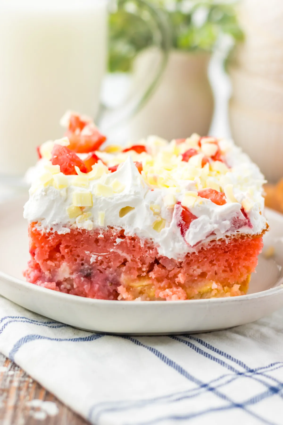Strawberry Earthquake Cake (1)