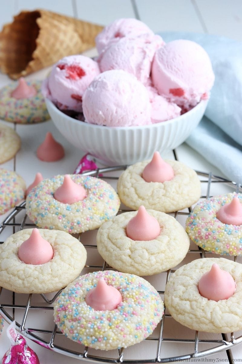 Strawberry Kiss Cookies (1)