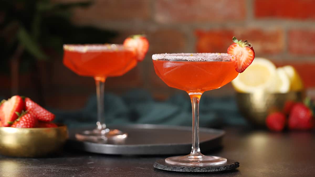 Strawberry Lemon Drop Martini Recipe (2)