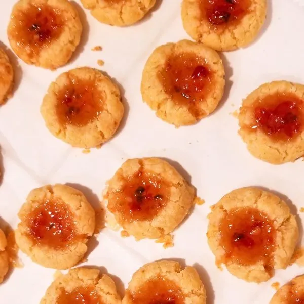 Cheesy Thumbprints With Pepper Jelly (1)